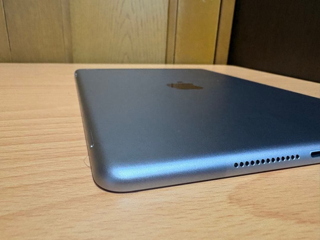 Apple iPad 9.7インチ スペースグレー３２GB