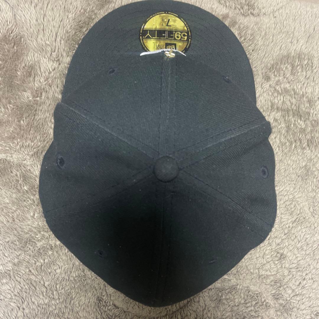 帽子 SupremeGoldCrossSLogoNewEra\"Black\" 7 1/4