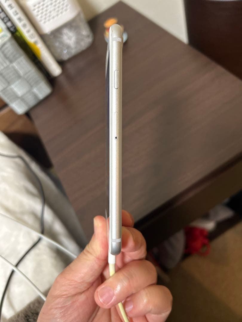 バッテリー97% iPhone8 64GB SIMフリー