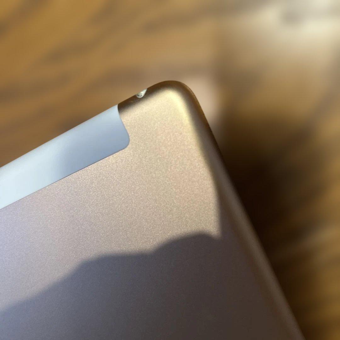 Apple iPad (第6世代) ゴールド 128GB MRM22J/A