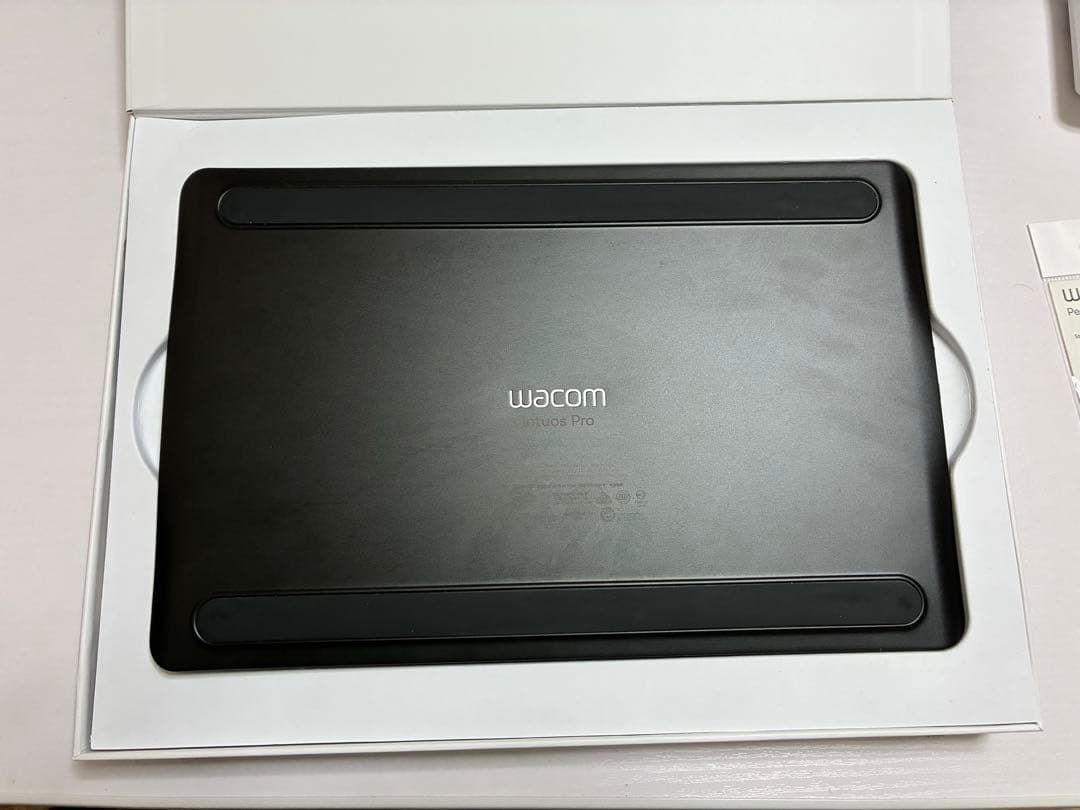 りょうWacom Intuos Pro (2025年2月購入)