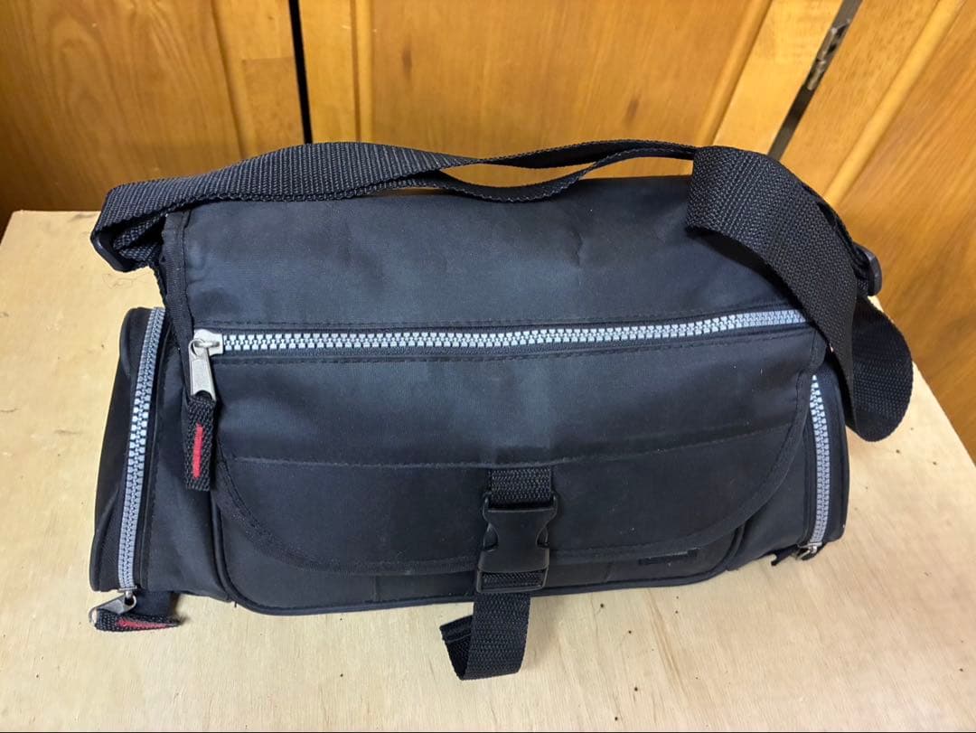 Canon IVIS HFM51 HDビデオカメラ レッド