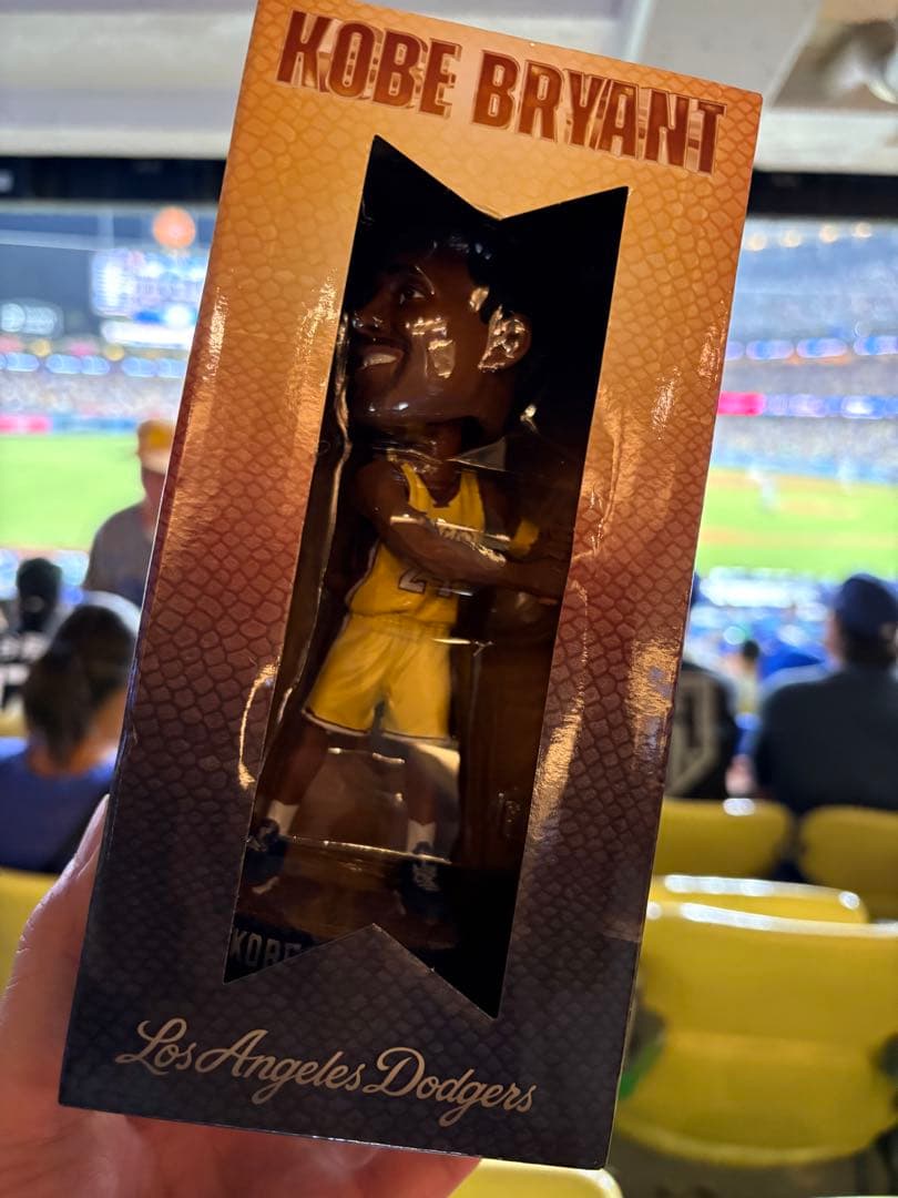 【非売品】LAドジャース8/8記念品 コービー・ブライアント　ボブルヘッド