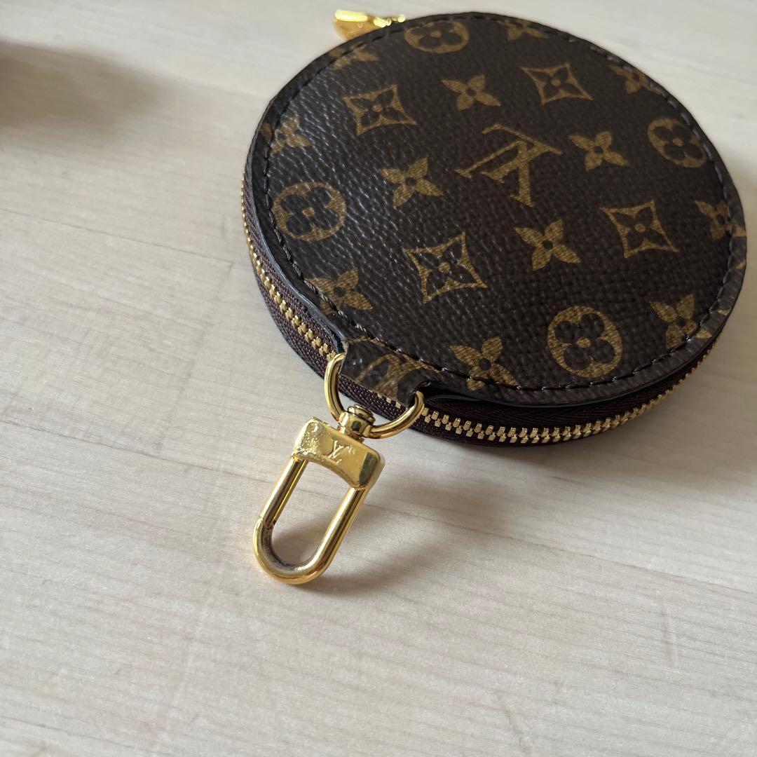 ルイヴィトン モノグラム ミュルティ ポシェット アクセソワール カーキ