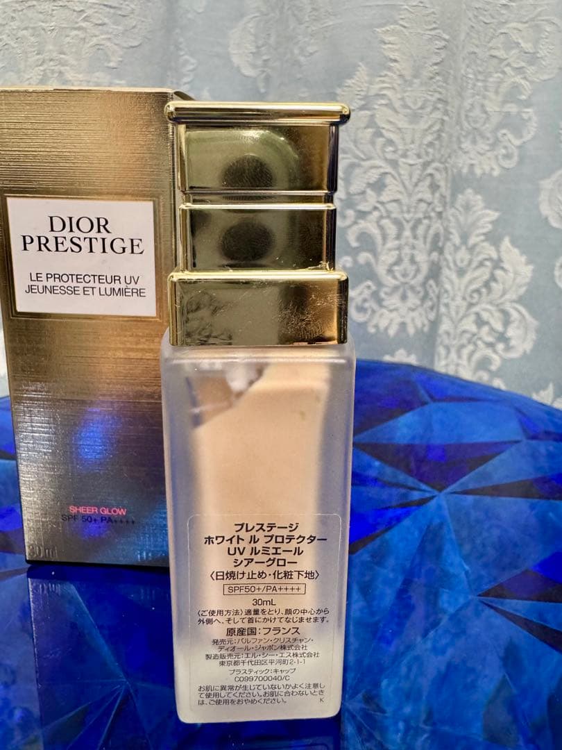Dior プレステージホワイトルプロテクターUVルミエールシアーグローSPF50