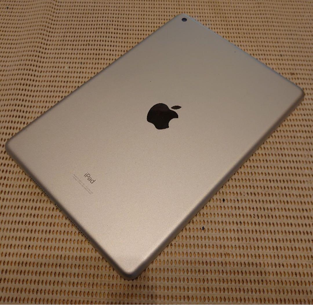 完動品iPad第8世代(A2270)本体128GBシルバー送料込1Q1GH