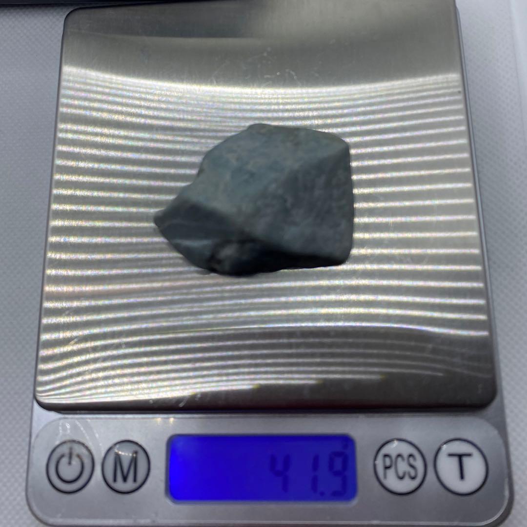 【P055】糸魚川　小滝産　青翡翠　水色　翠　42g　海石　天然石　ヒスイ　素材