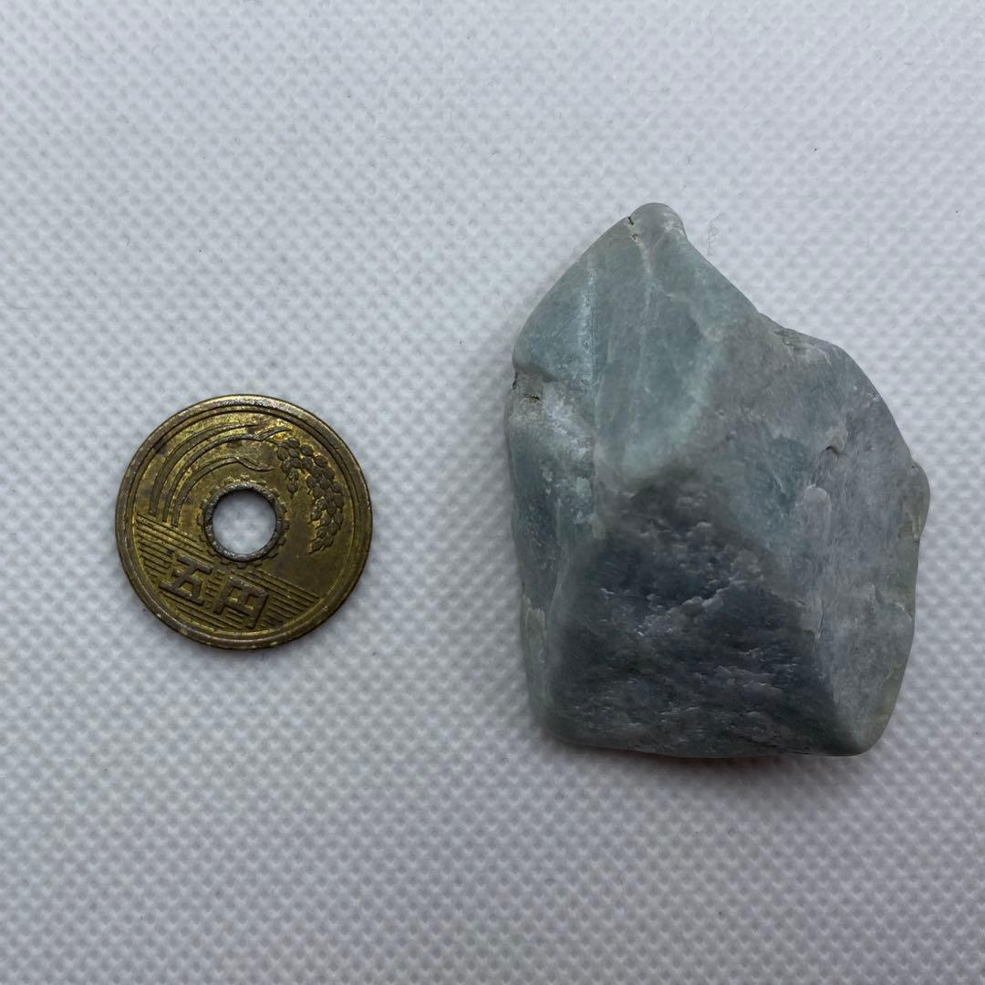 【P055】糸魚川　小滝産　青翡翠　水色　翠　42g　海石　天然石　ヒスイ　素材