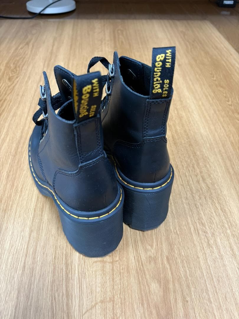 Dr.Martens JESY 6 タイ ヒール ブーツ 厚底