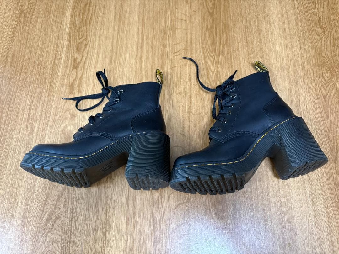 Dr.Martens JESY 6 タイ ヒール ブーツ 厚底