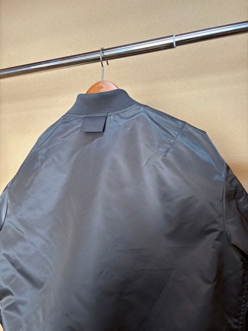 極美品 UNIQLO +J ハイブリッドダウンオーバーサイズMA-1 GLAY