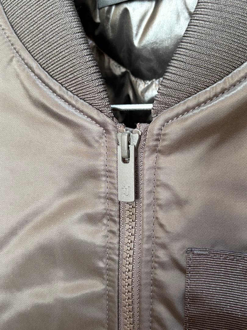 極美品 UNIQLO +J ハイブリッドダウンオーバーサイズMA-1 GLAY