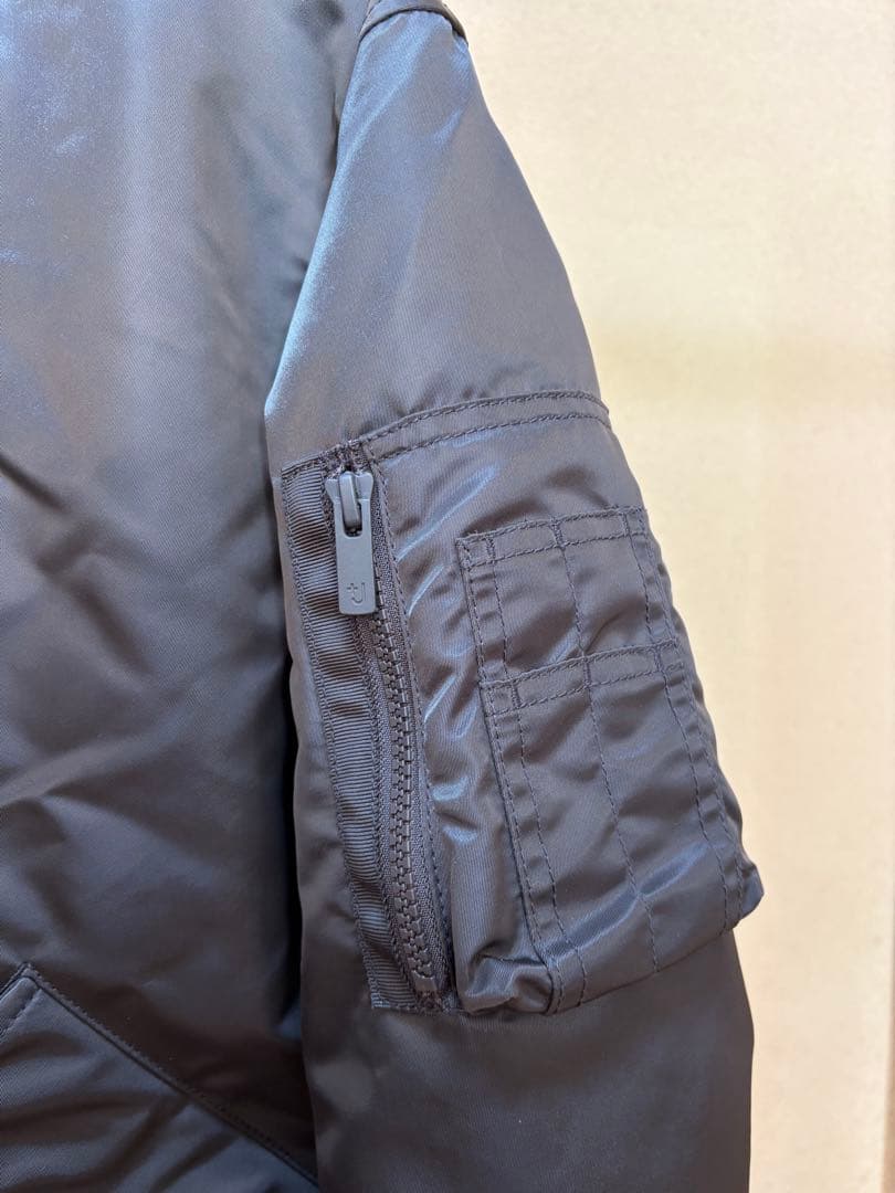 極美品 UNIQLO +J ハイブリッドダウンオーバーサイズMA-1 GLAY