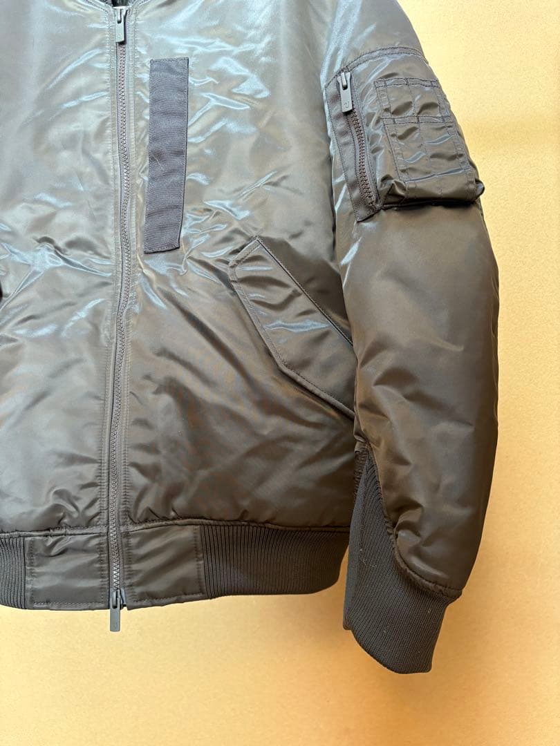 極美品 UNIQLO +J ハイブリッドダウンオーバーサイズMA-1 GLAY