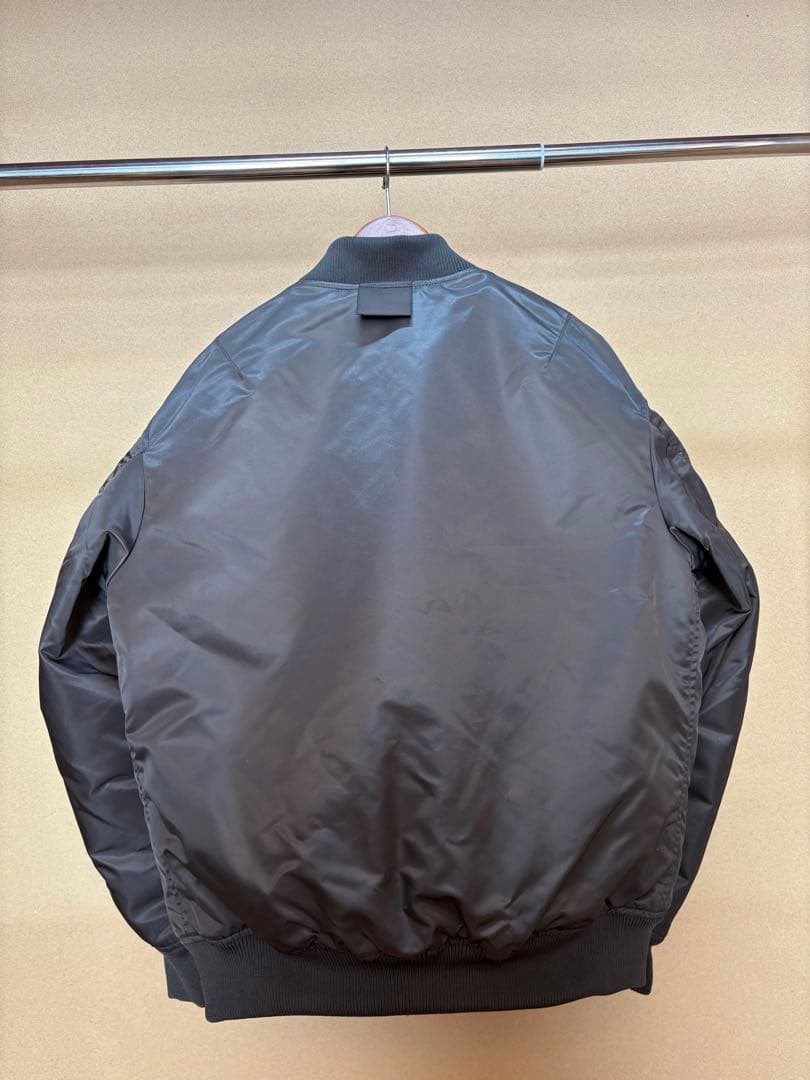 極美品 UNIQLO +J ハイブリッドダウンオーバーサイズMA-1 GLAY