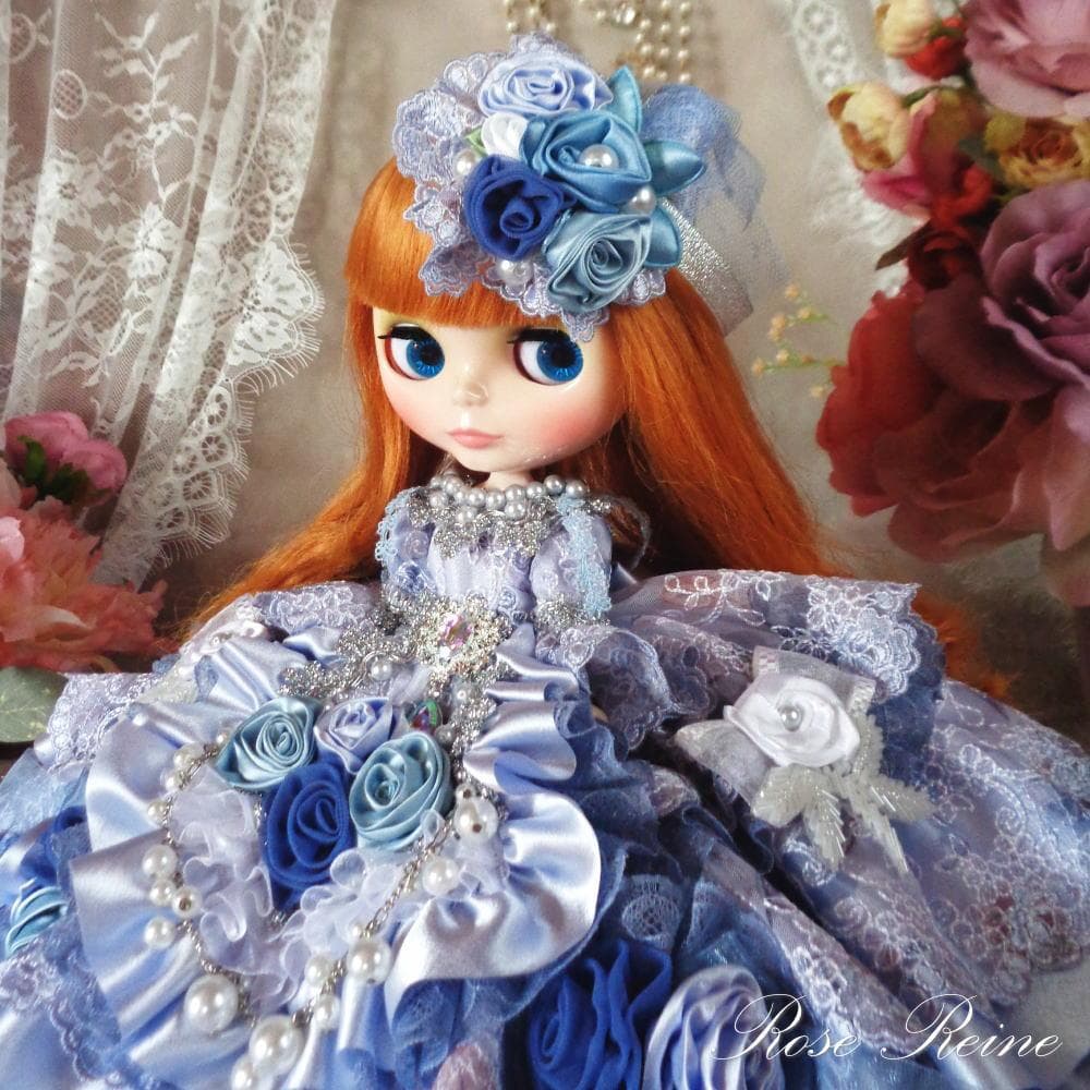 エリザベート王妃 夕霧のロンドン イノセントブルーのボリュームフリルドールドレス