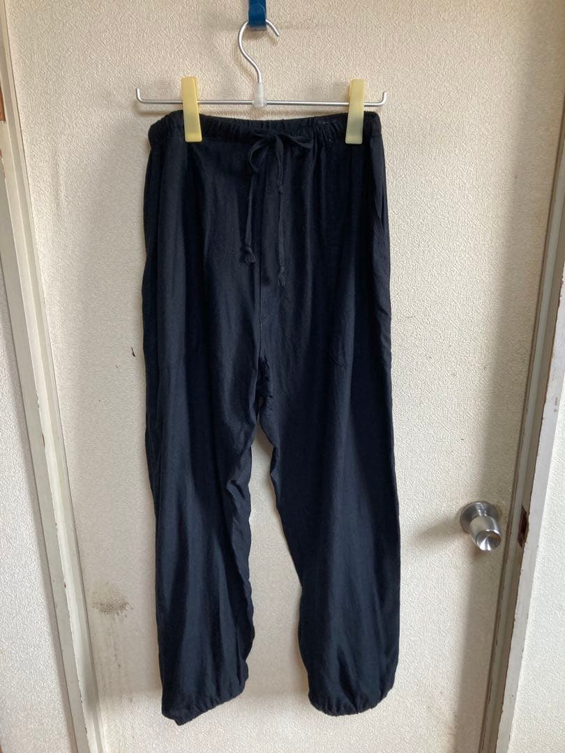 コモリ　23ssシルクネルドローストリングパンツ