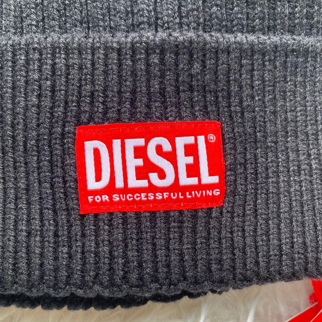 新品タグ付き　DIESEL ディーゼル　ニット帽　ビーニー　赤タグロゴ入り　黒