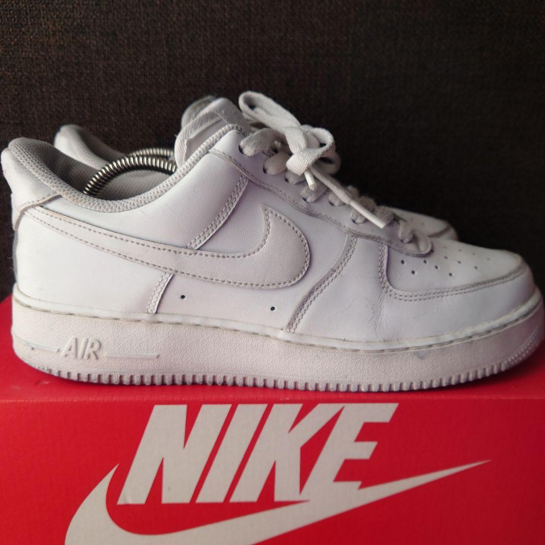 NIKE AIR FORCE 1 07 ホワイト 27cm
