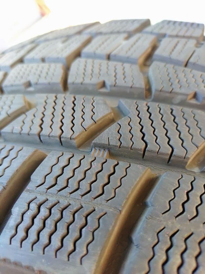 タイヤのみ4本セット　バリ溝 ダンロップ ウインターマックス　205/60R16