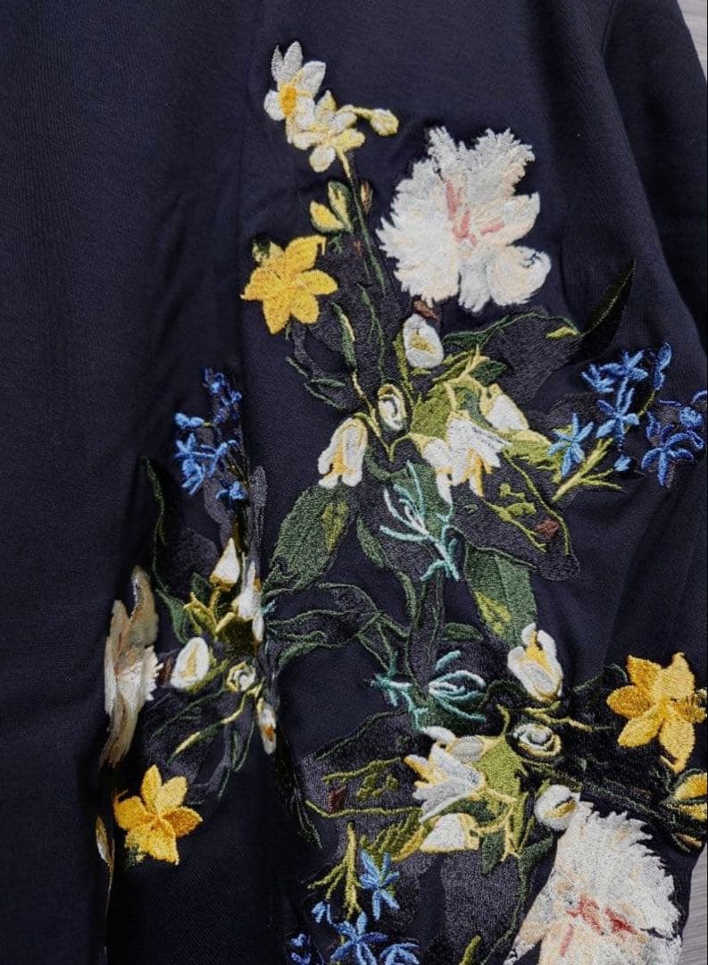 licht bestreben 花柄刺繍カットソー黒(サイズ2)