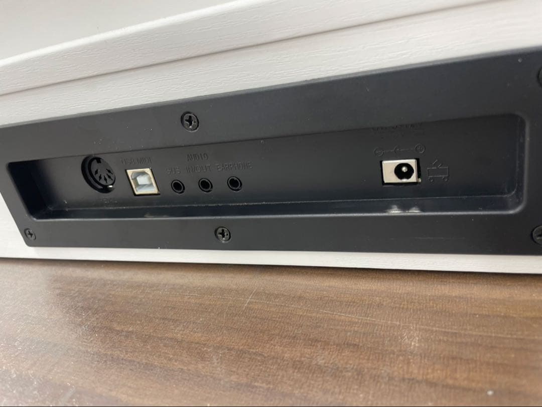 電子ピアノ88鍵盤　給電タイプ　木目調ボディ　ホワイト