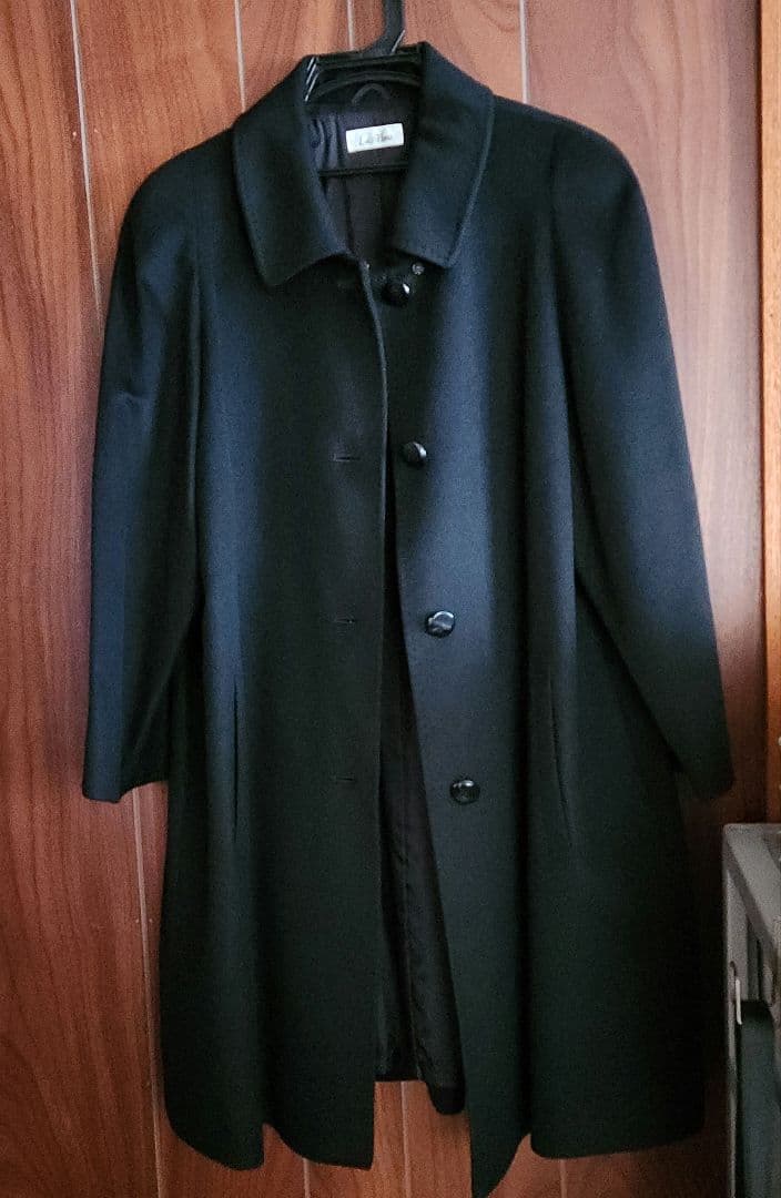 黒のボタン付きロングコート　Lサイズ