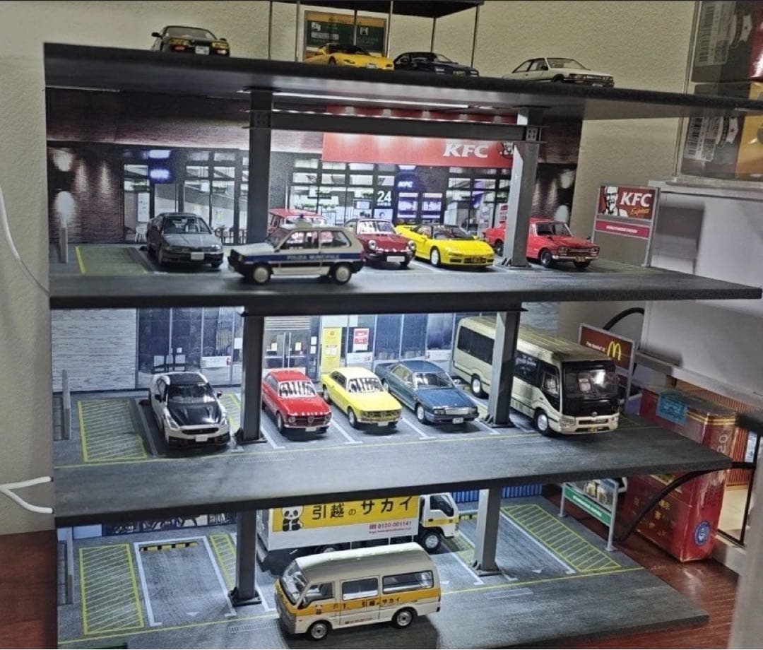 1/64【4段鉄骨フレームスタイルの立体駐車場 】LED照明付き