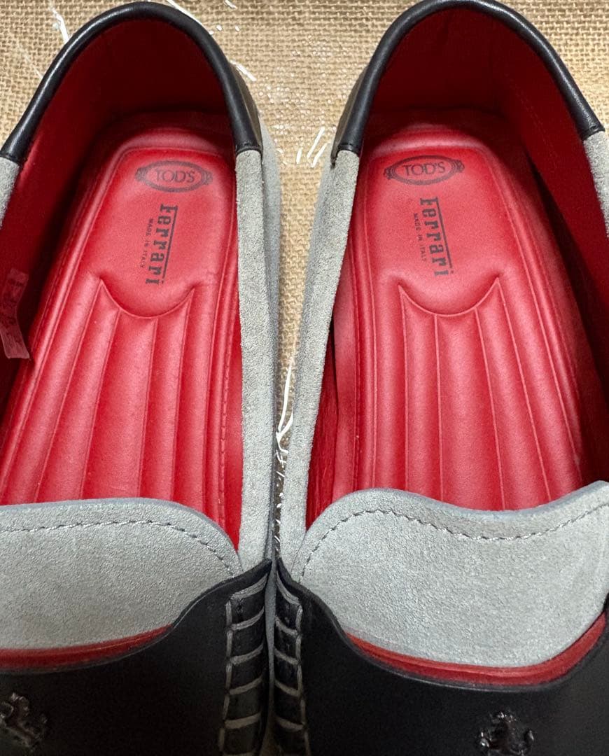 TOD’S × Ferrari コラボ シティーゴンミーニ ローファー