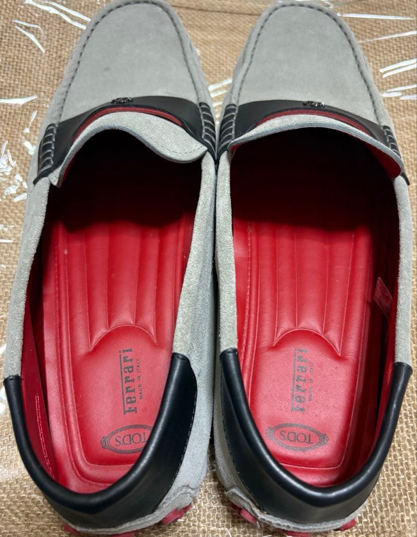 TOD’S × Ferrari コラボ シティーゴンミーニ ローファー