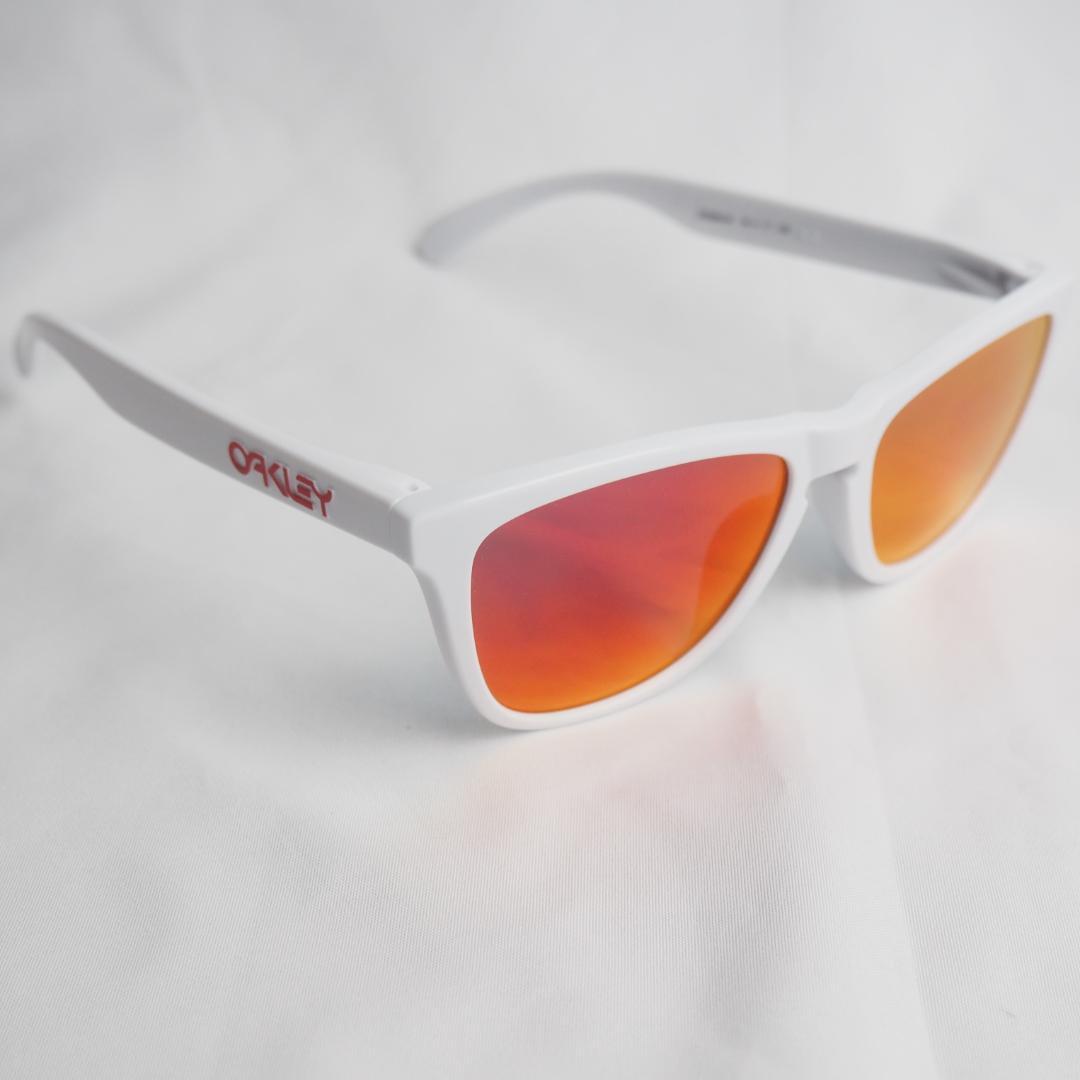 良品 オークリー サングラス Frogskins 白 ホワイト 9245-44