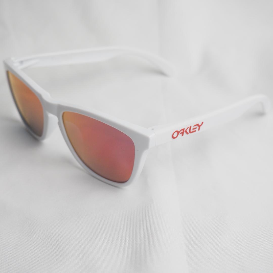 良品 オークリー サングラス Frogskins 白 ホワイト 9245-44