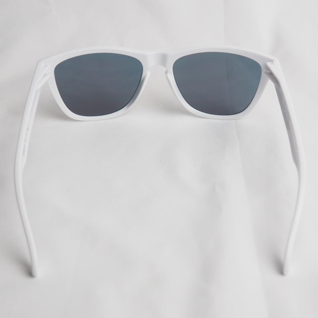 良品 オークリー サングラス Frogskins 白 ホワイト 9245-44