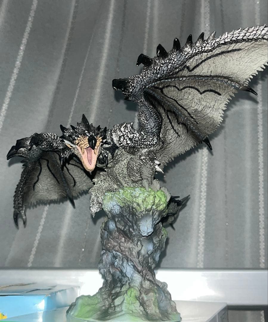モンスターハンター 銀火竜 リオレウス希少種 フィギュア CFB モンハン