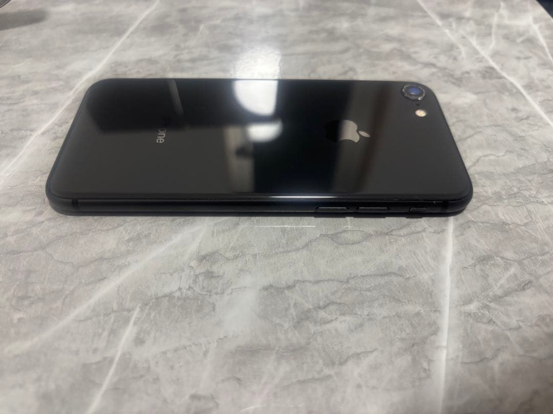 iPhone 8 ブラック 画面にひびあり