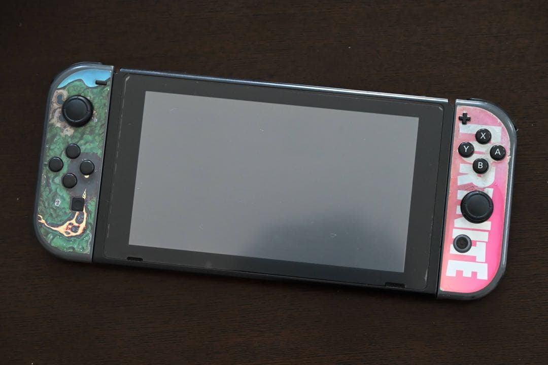 【中古品】Nintendo Switch 本体＋キャリングポーチ
