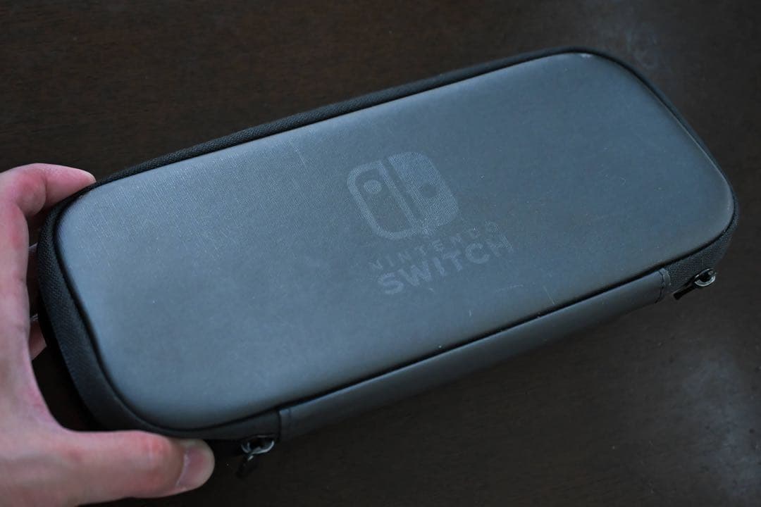 【中古品】Nintendo Switch 本体＋キャリングポーチ