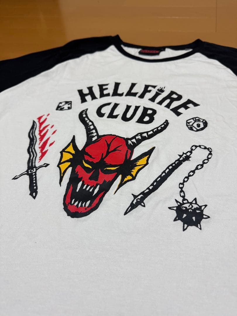 ⭐︎H⭐︎ストレンジャーシングス \"ヘルファイア・クラブ\" ラグランTシャツ