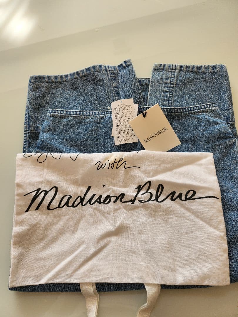MADISON BLUE マディソンブルーソフィーデニムタイトロング バック付