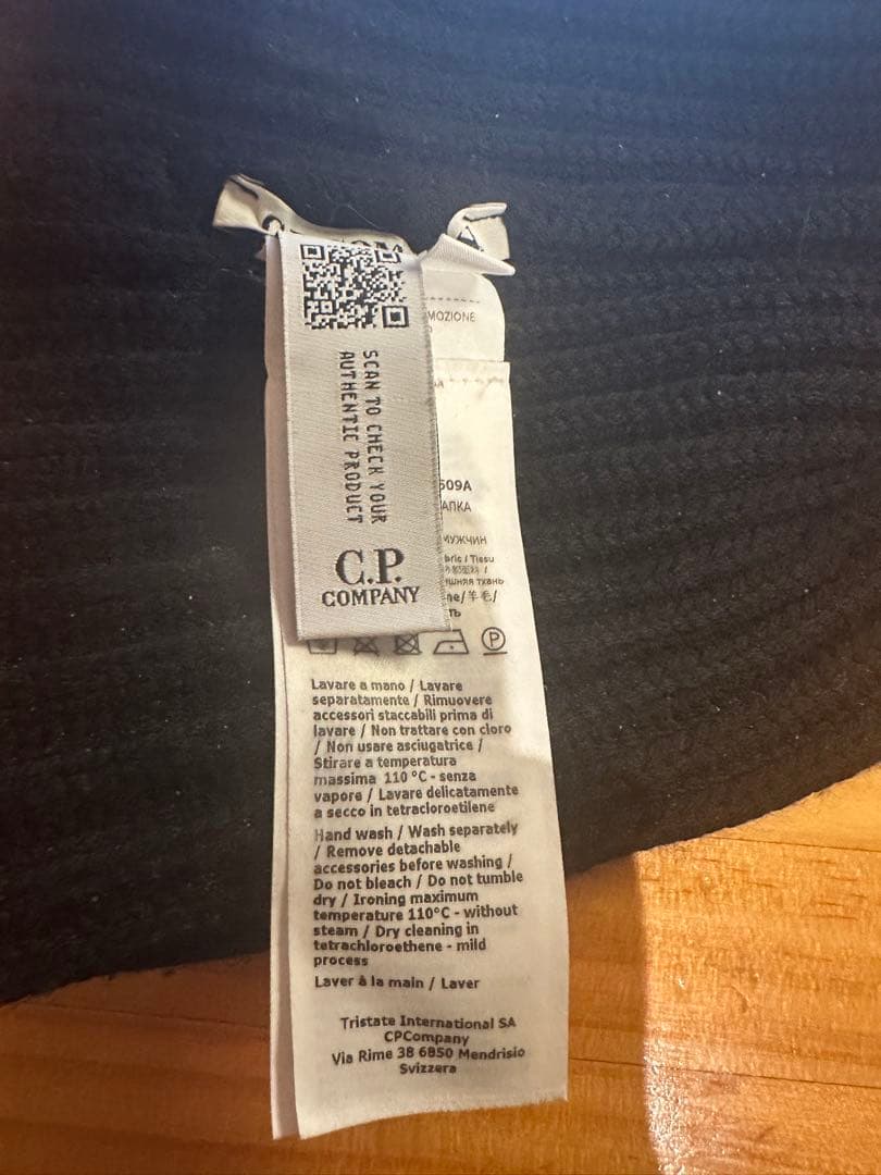C.P.COMPANY サングラス付きニット帽