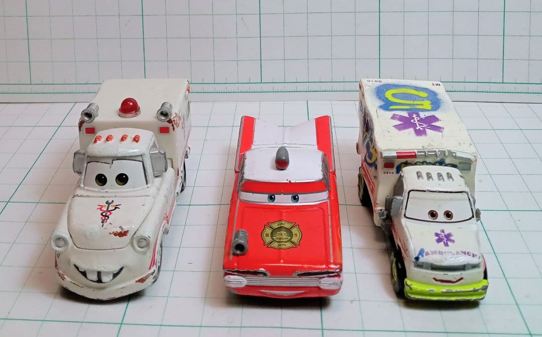 トミカディズニーカーズ3台