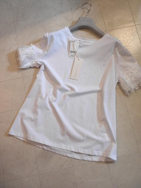イタリー製【CRISTINA GAVIOLI】可愛いレース袖！白コットンＴシャツ