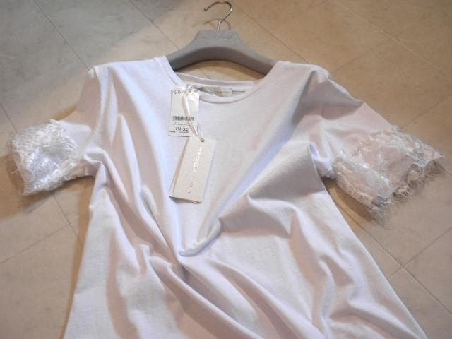 イタリー製【CRISTINA GAVIOLI】可愛いレース袖！白コットンＴシャツ