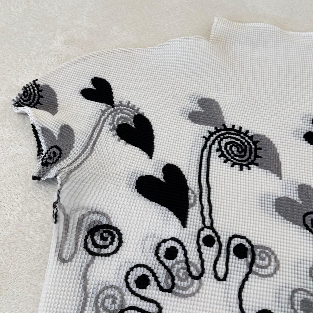 ISSEY MIYAKE me プリーツ　ハート柄　半袖　Tシャツ