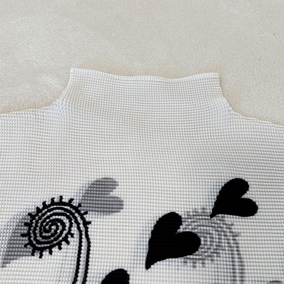 ISSEY MIYAKE me プリーツ　ハート柄　半袖　Tシャツ