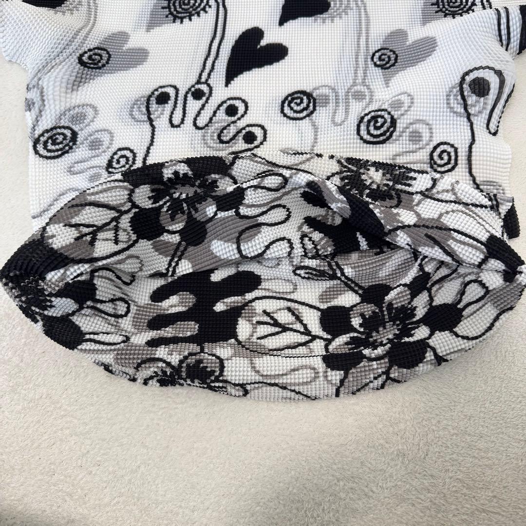 ISSEY MIYAKE me プリーツ　ハート柄　半袖　Tシャツ