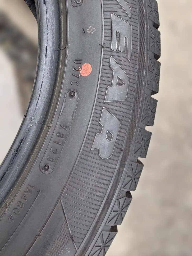 送料込　235/55R18 スタッドレス　2023年　バリ山