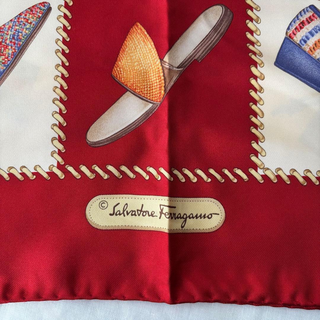 美品 Salvatore Ferragamo フェラガモ シルクスカーフ　大判