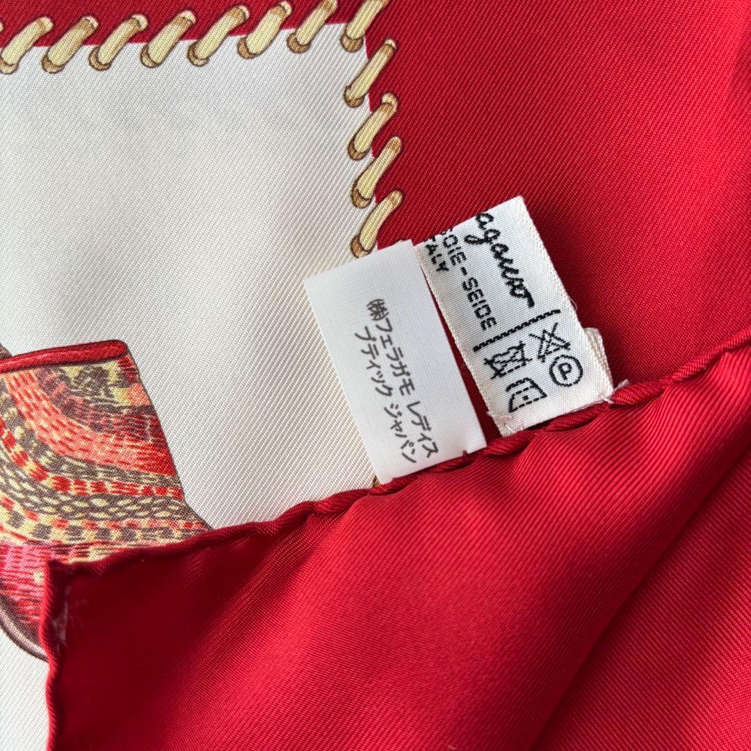 美品 Salvatore Ferragamo フェラガモ シルクスカーフ　大判