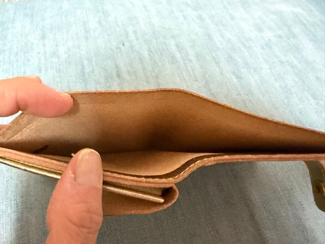イルビゾンテ　ゴールド　二つ折り財布